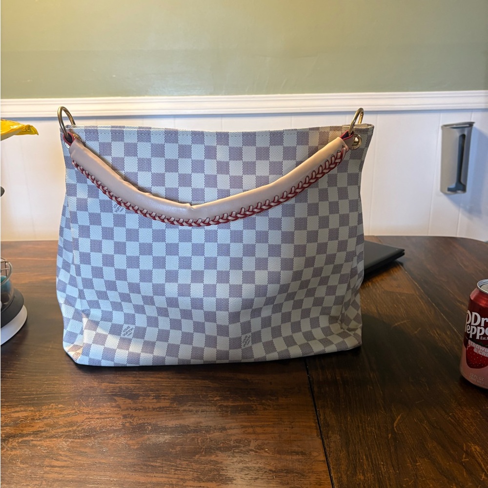 Elegant Checkered Shoulder Bag